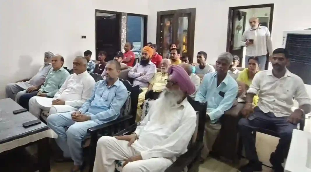 ‘मन की बात’ के जरिए विधानसभा चुनाव की मजबूती पर भाजपा का फोकस, उमेश बत्रा के निवास पर जुटे कार्यकर्ता ‘मन की बात’ के जरिए विधानसभा चुनाव की मजबूती पर भाजपा का फोकस, उमेश बत्रा के निवास पर जुटे कार्यकर्ता
