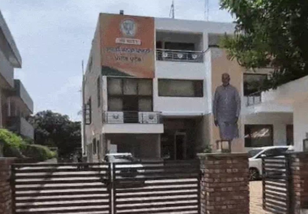 भाजपा स्टेट ऑफिस को बम से उड़ाने की धमकी, ई-मेल में 31 अगस्त को स्कूल बंद करने को कहा भाजपा स्टेट ऑफिस को बम से उड़ाने की धमकी, ई-मेल में 31 अगस्त को स्कूल बंद करने को कहा