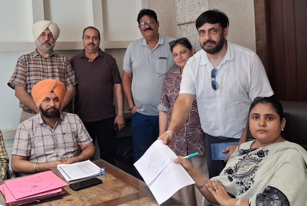 नामांकन के आखिरी दिन चली अचीवर्स ग्रुप की आंधी… प्रोग्रेसिव के नामांकन करने वाले कैंडिडेट आपने समर्थकों को आवाजें लगाते रहे नामांकन के आखिरी दिन चली अचीवर्स ग्रुप की आंधी… प्रोग्रेसिव के नामांकन करने वाले कैंडिडेट आपने समर्थकों को आवाजें लगाते रहे