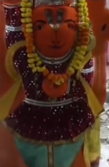 मंदिर का ढांचा टूटा, नहीं हिली 8 फीट की हनुमान प्रतिमा; उज्जैन में वायरल हुआ वीडियो, सड़क चौड़ीकरण पर लगी ब्रेक मंदिर का ढांचा टूटा, नहीं हिली 8 फीट की हनुमान प्रतिमा; उज्जैन में वायरल हुआ वीडियो, सड़क चौड़ीकरण पर लगी ब्रेक