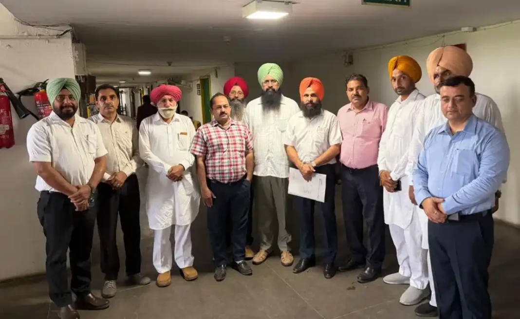 दो बार हाईकोर्ट में केस जीतने के बावजूद एडेड स्कूल कर्मियों को नहीं मिला 6वें पे-कमीशन का एरियर : यूनियन दो बार हाईकोर्ट में केस जीतने के बावजूद एडेड स्कूल कर्मियों को नहीं मिला 6वें पे-कमीशन का एरियर : यूनियन
