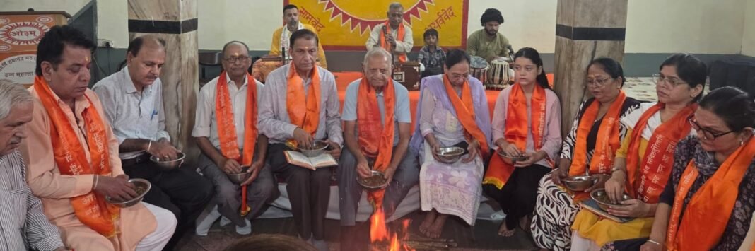 वेद ज्ञान ही सुख-शांति व मुक्ति का साधन : आचार्य अमित कुमार शास्त्री वेद ज्ञान ही सुख-शांति व मुक्ति का साधन : आचार्य अमित कुमार शास्त्री