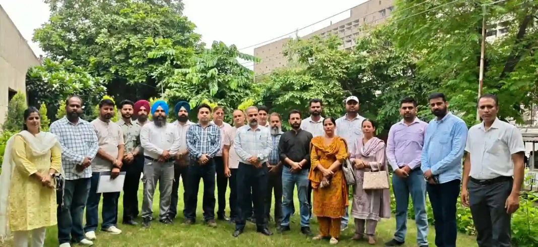 मांगों पर समाधान नहीं, NHM कर्मचारियों को धमकियां! पंजाब सरकार के खिलाफ आर-पार की लड़ाई का ऐलान मांगों पर समाधान नहीं, NHM कर्मचारियों को धमकियां! पंजाब सरकार के खिलाफ आर-पार की लड़ाई का ऐलान