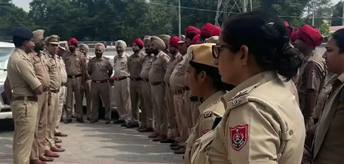 कमिश्नरेट पुलिस की कार्रवाई पर सवाल: 300 पुलिसकर्मियों ने डाली रेड, 14 दबोचे… पर नशा कितना मिला? पुलिस साइलेंट कमिश्नरेट पुलिस की कार्रवाई पर सवाल: 300 पुलिसकर्मियों ने डाली रेड, 14 दबोचे… पर नशा कितना मिला? पुलिस साइलेंट