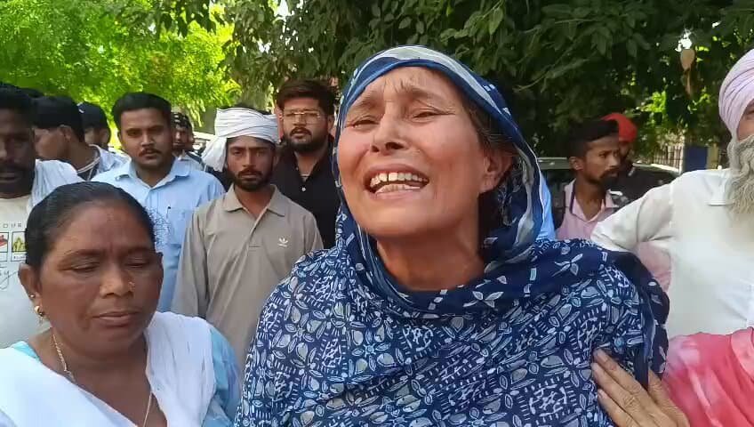 Video देखें… नशा विरोधी एक्टिविस्ट हत्याकांड… रोती हुईं बुजुर्ग मां बोलीं- बेड़ा बह गया ए सरकार दा Video देखें… नशा विरोधी एक्टिविस्ट हत्याकांड… रोती हुईं बुजुर्ग मां बोलीं- बेड़ा बह गया ए सरकार दा